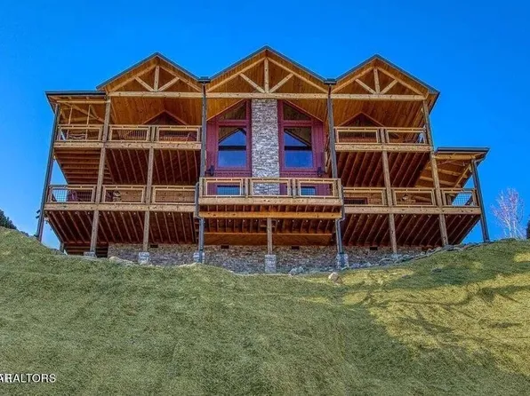 658 Wiley Oakley Dr, Gatlinburg, TN 37738