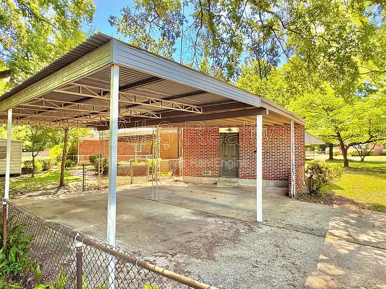 804 Hillman St — Photo 33