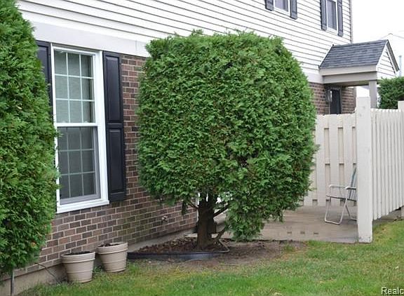 2nd image of 15817 Cambridge Dr