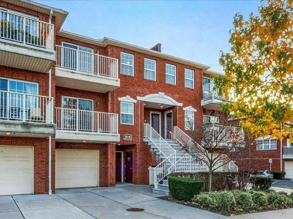 121-10 Powell Cove Boulevard image 1 of 9