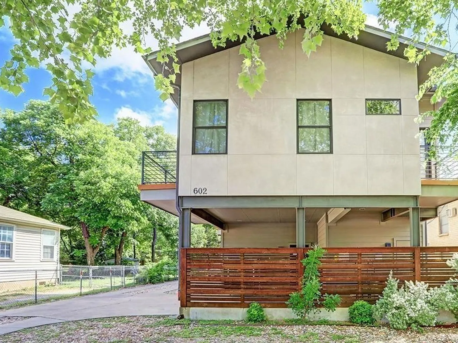 602 W North Loop Blvd — Photo 3