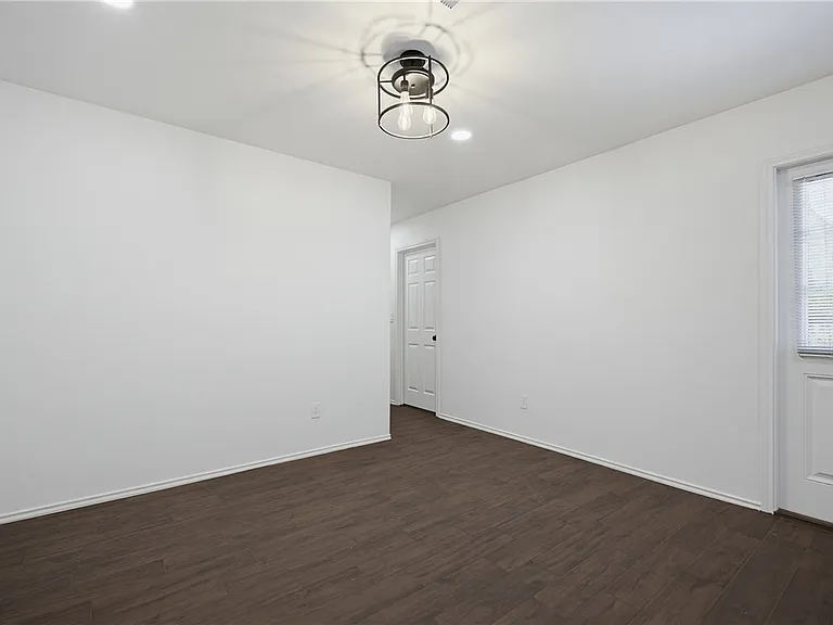 7846 Calgary Dr — Photo 9