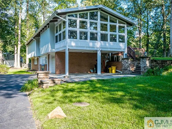 33 Davidsons Mill Rd S, North Brunswick, NJ 08902