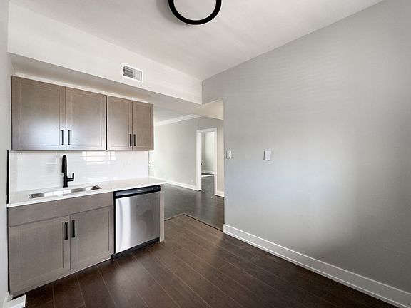 4th image of 3150 W Sunnyside Ave Unit F4