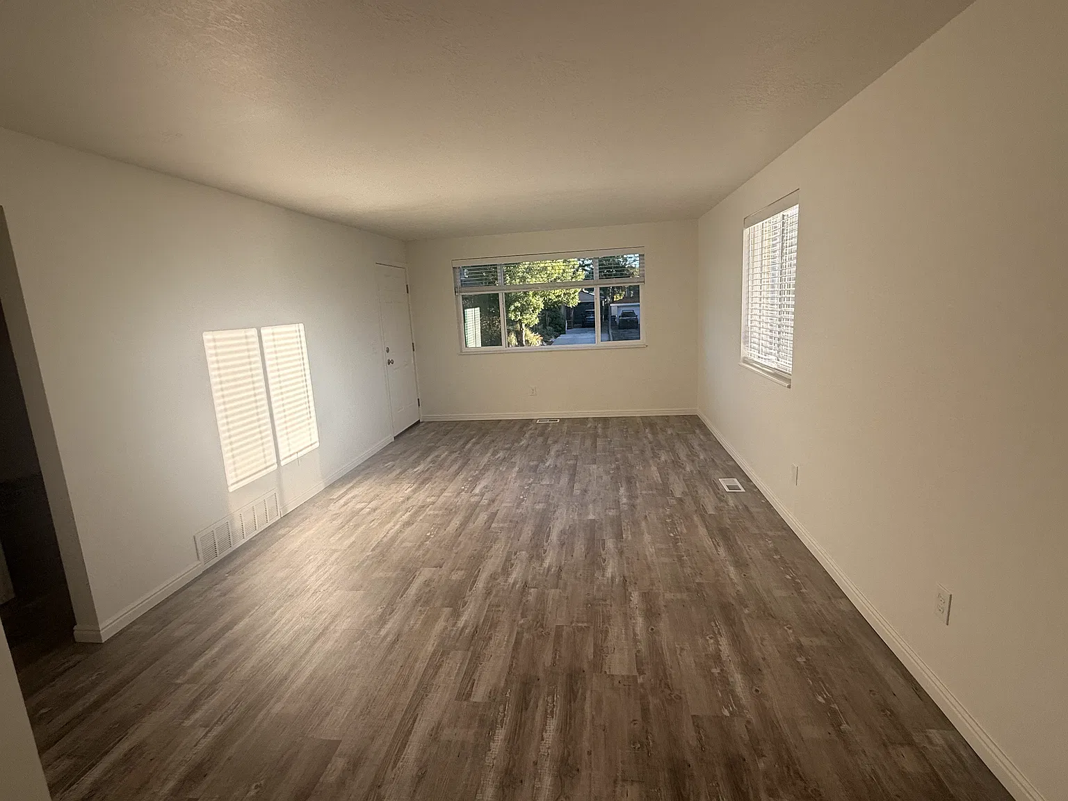 4 bed, 2.0 bath, 1600 sqft, $2,800 — Photo 2