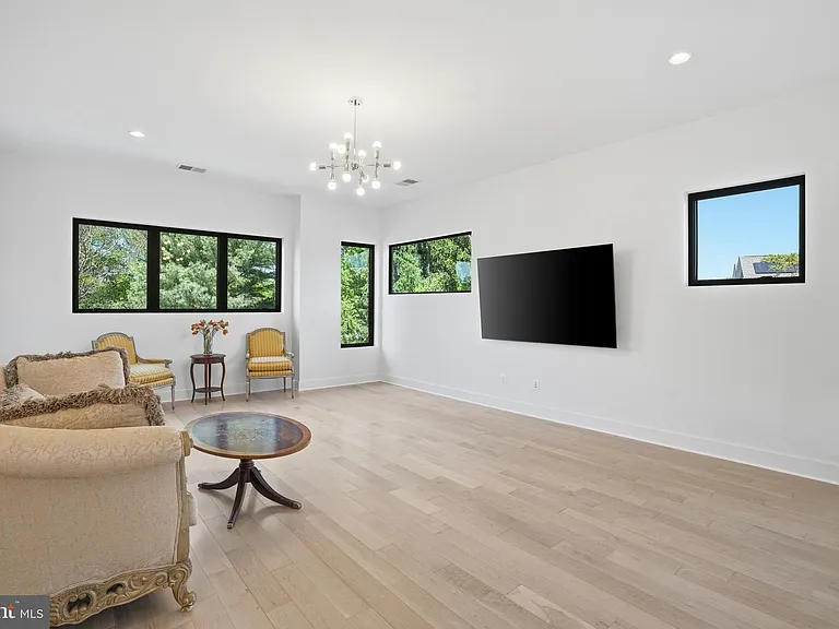 1513 Oakview Dr — Photo 48
