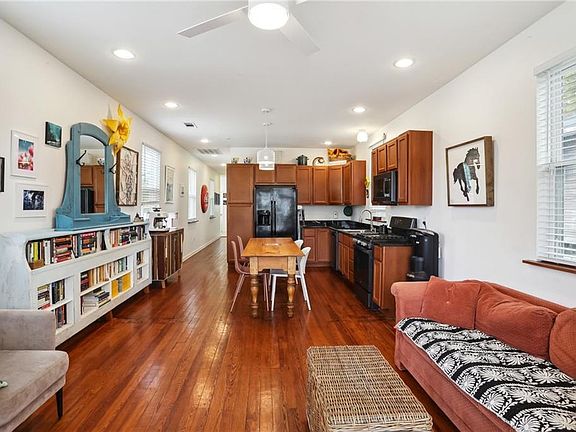 3rd image of 2455 Gladiolus St