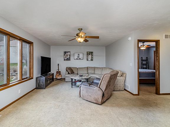 5th image of 809 Farmers Way
