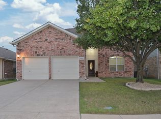 10304 Lake Park Dr, Hurst, TX 76053