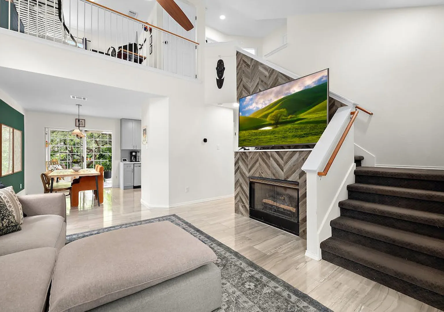 Spacious 4BR Home with Private Gym, Hot Tub & Creekside Retreat — Photo 4