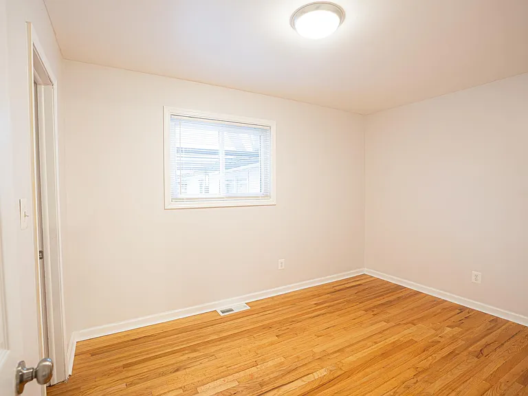 22516 Socia St — Photo 10