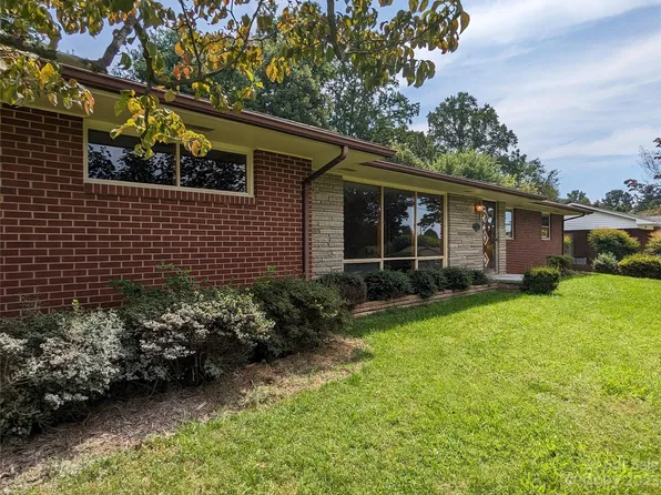 2345 Lakeside Terrace Cir SE, Lenoir, NC 28645