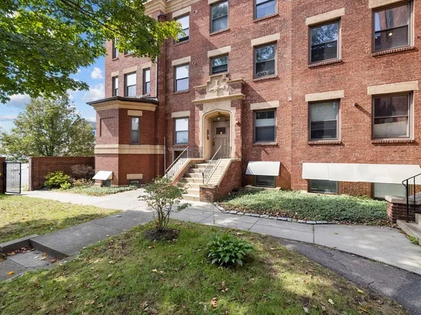 26 Irving St Unit 203, Malden, MA 02148