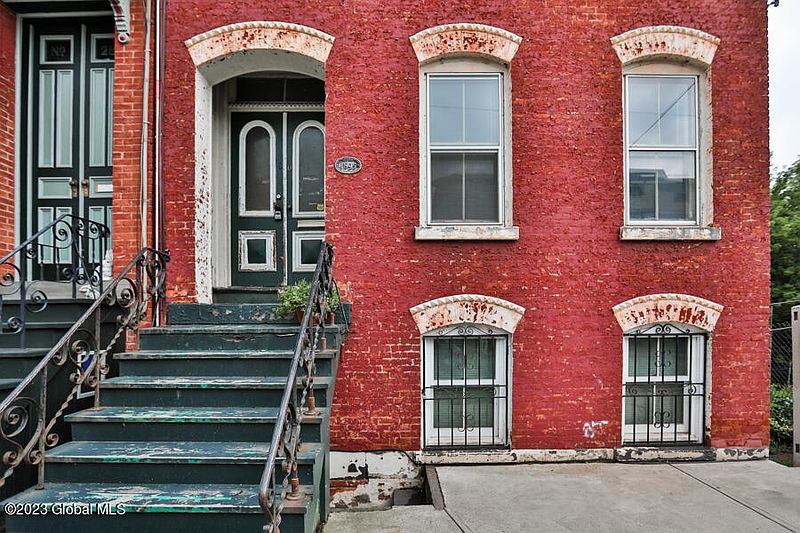 5th image of 30 Irving Street