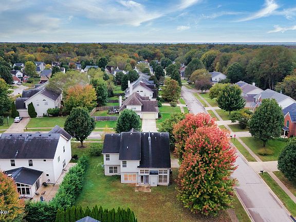 4th image of 9201 Eminence Ct