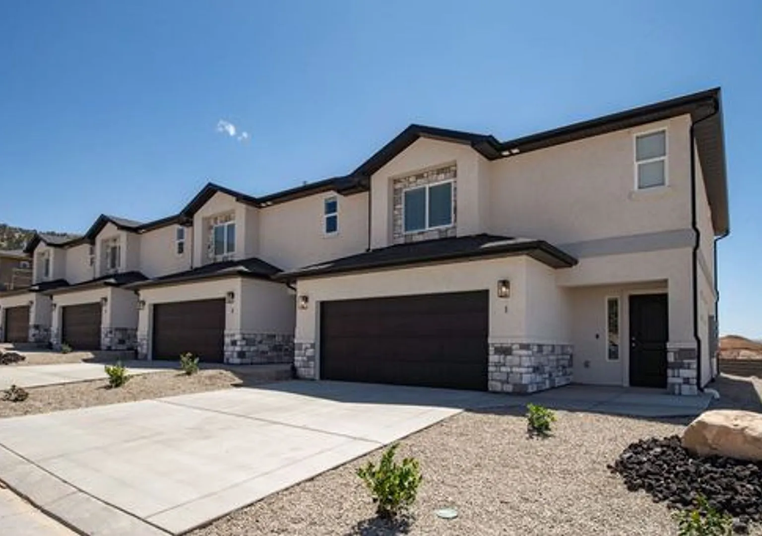 Beautiful 3 bedroom townhome in Cedar City! — Photo 1