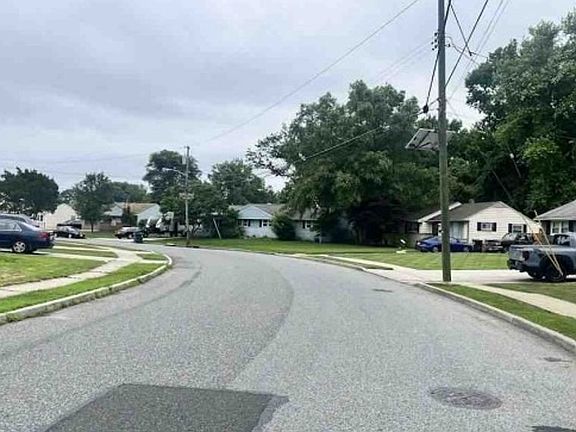 Exterior Neighborhood (street photo)