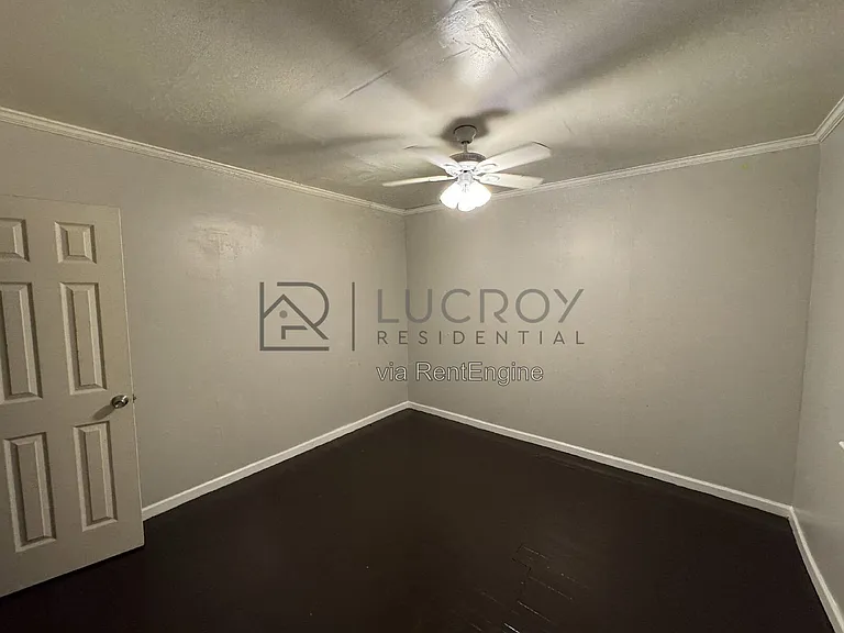 321 Naples Rd — Photo 10