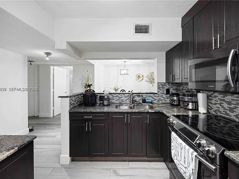 12505 NW 11th Ln #109 — Photo 2