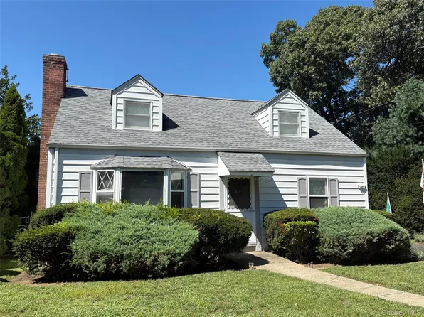 111 King Street, Malverne, NY 11565
