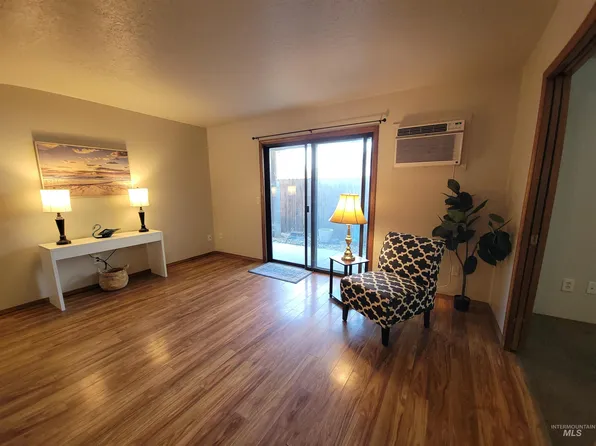 1711 1st St S APT 2, Nampa, ID 83651