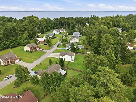 3rd image of 413 Lafitte Way