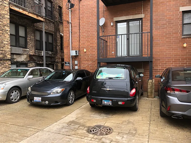915 W Dakin St — Photo 39