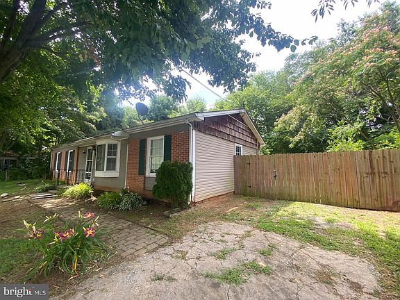 2nd image of 88 Hunting Horn Ln