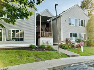 74 Falcon Ridge Way BLDG 7 #4, Hamburg Boro, NJ 07419