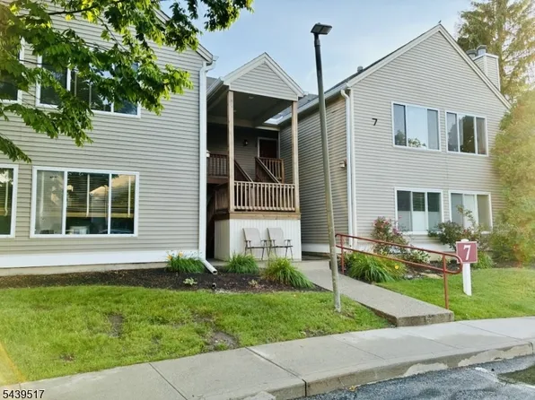 74 Falcon Ridge Way BLDG 7 #4, Hamburg Boro, NJ 07419