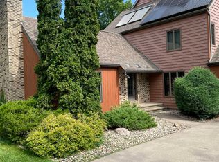 2169 Carlton Rd, Oshkosh, WI 54904