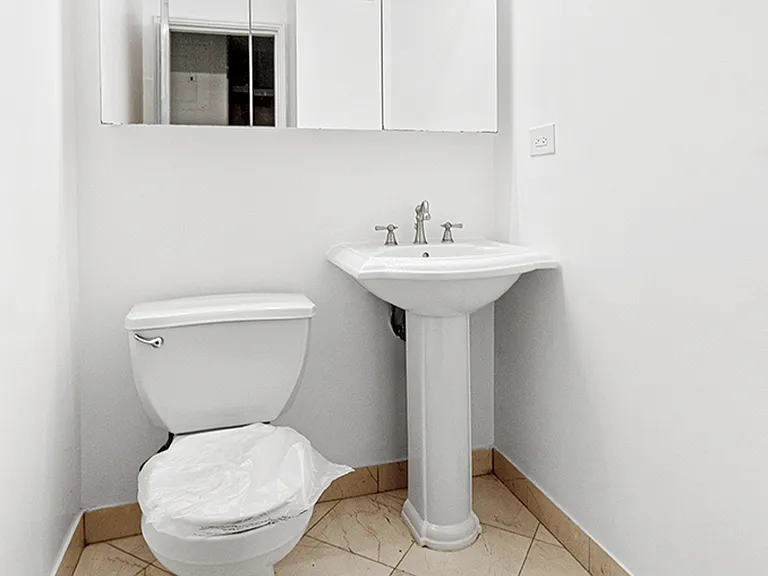 330 E 39th St #37C — Photo 13