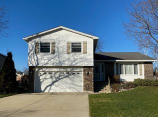 264 S Park Place Dr, Bartlett, IL 60103