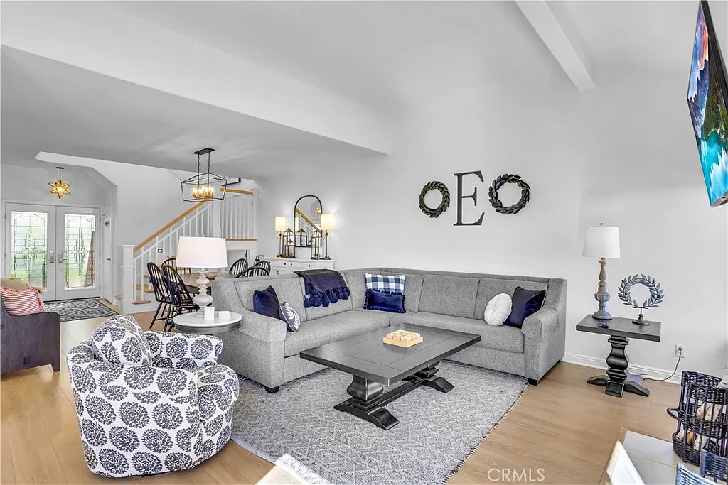 3 bed, 2.5 bath, 2096 sqft, $7,000 — Photo 3