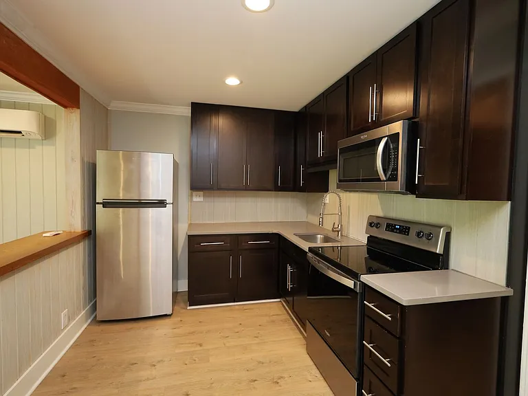 308 E Jane St — Photo 13