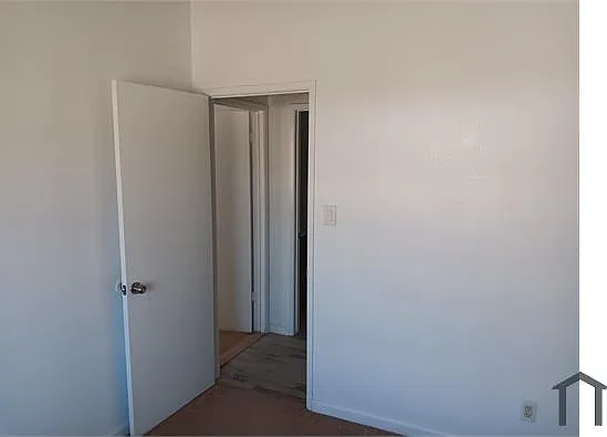 Studio, 300 sqft, $850 — Photo 2