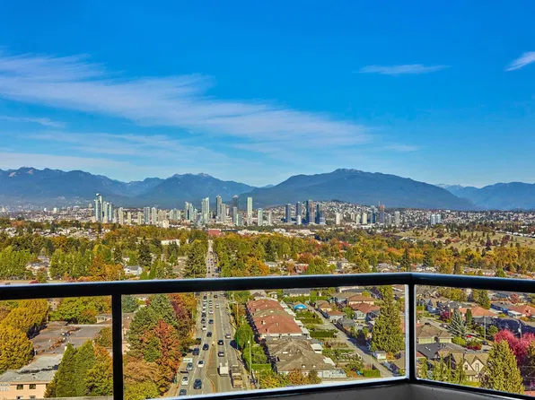 4505 Hazel St #2006, Burnaby, BC V5H 4T1