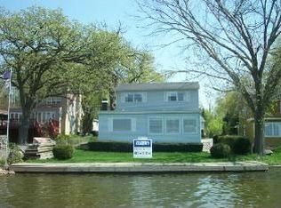 3317 E Lake Shore Dr, Wonder Lake, IL 60097