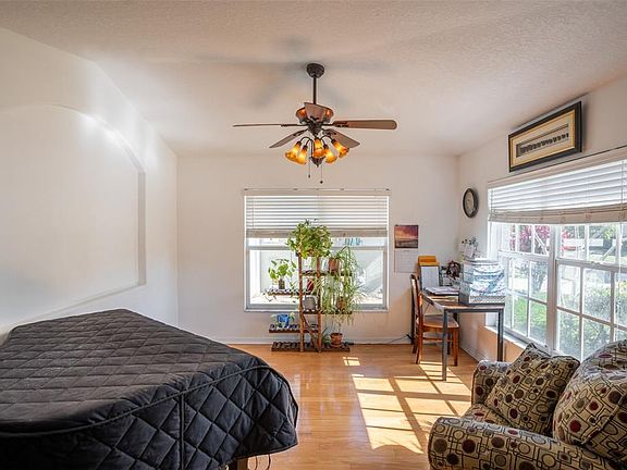 4th image of 624 N Lake Blvd