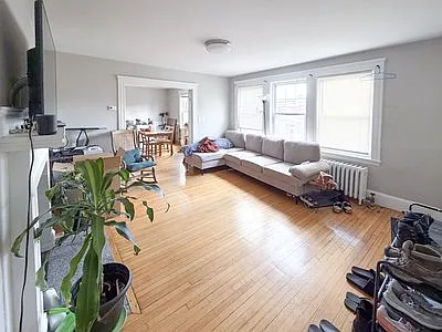 51 Leamington Rd #1