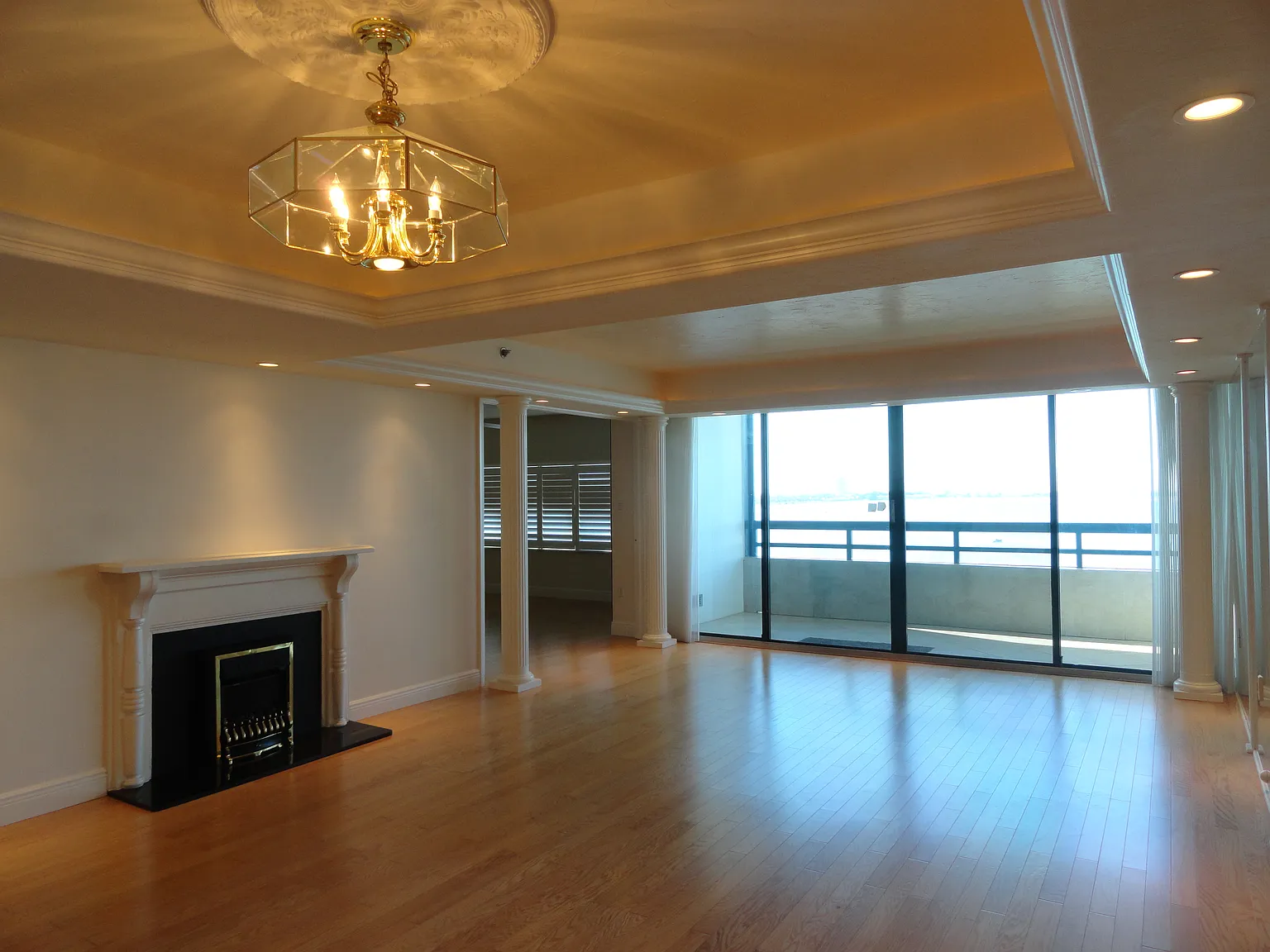 2 bed, 1555 sqft, $4,000 — Photo 3