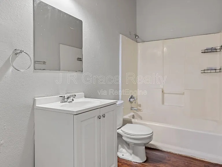 1720 Webster Ave — Photo 10
