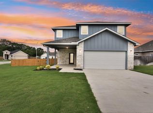 112 Callie St, Smithville, TX 78957