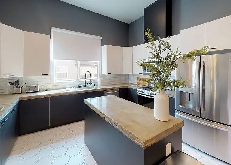 19Cottage - Private Rooms in Coliving Building — Photo 4