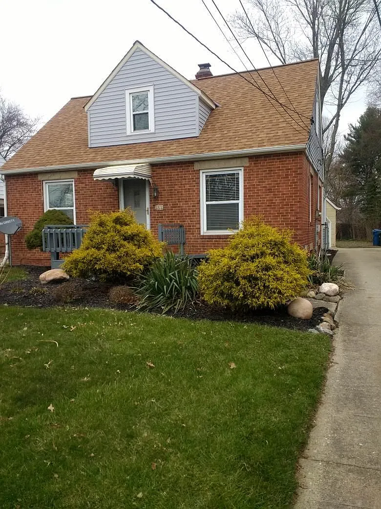 288 Baker St photo 1