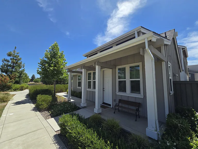 1658 Heirloom St — Photo 3