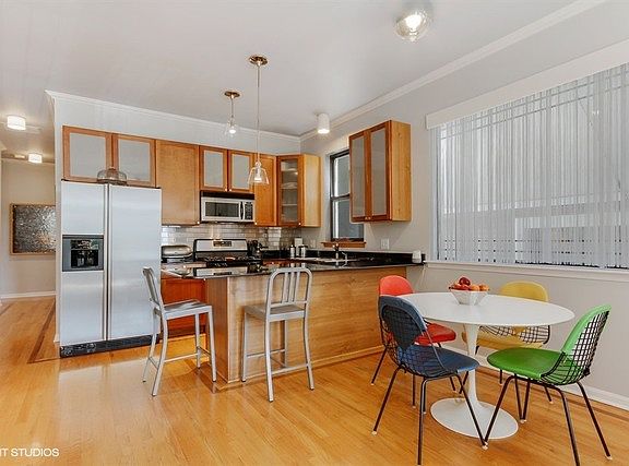 5th image of 1051 N Winchester Ave #2