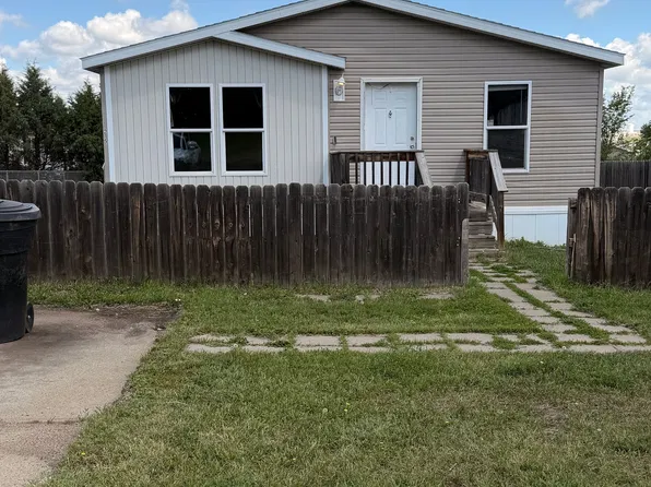 215 G St, Dickinson, ND 58601