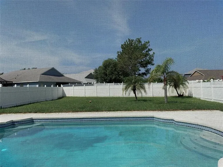 4211 Hartford Lake Dr — Photo 31
