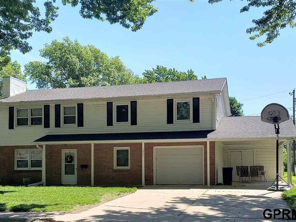 1827 Summit St Beatrice NE 68310 Zillow